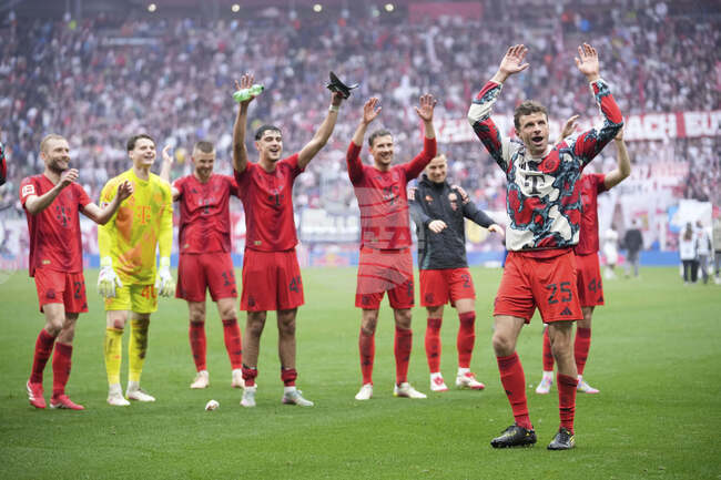 В Байерн се чувстват като шампиони, въпреки че празненствата бяха отложени след равенството с Лайпциг