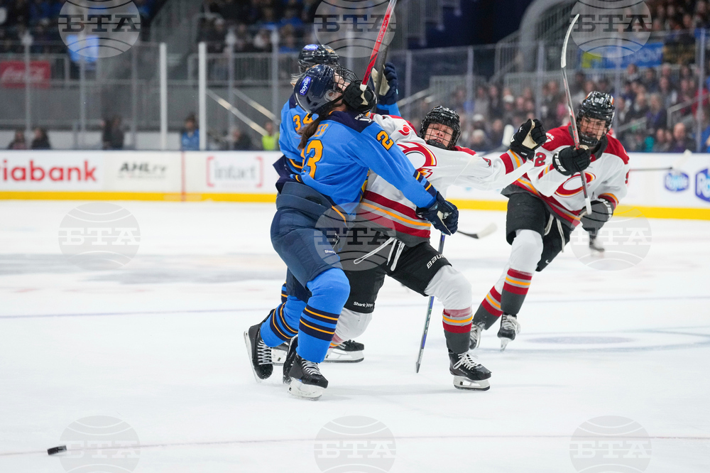 PWHL Charges Sceptres Hockey