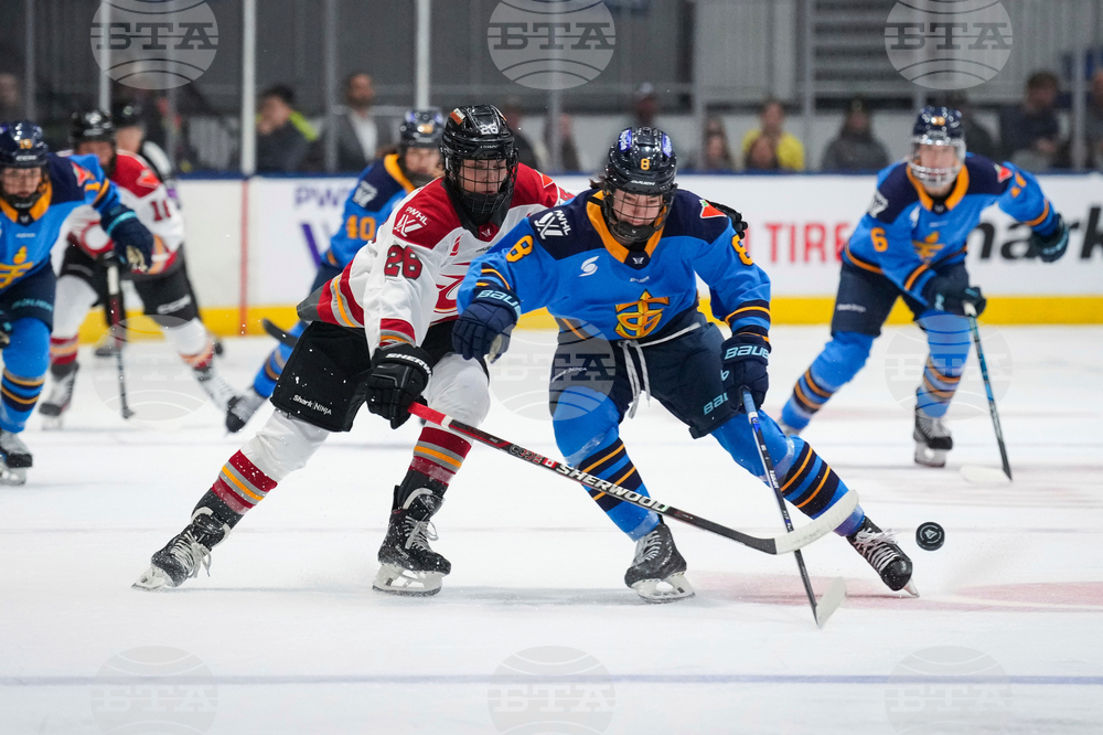 PWHL Charges Sceptres Hockey