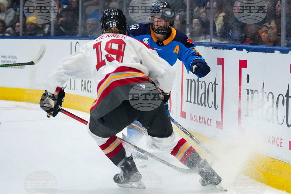 PWHL Charges Sceptres Hockey