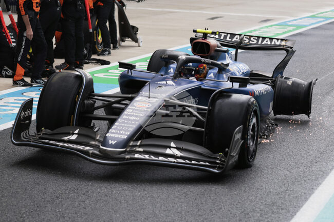 Сайнц: „Хамилтън наруши правилата при сблъсъка ни в последната обиколка“