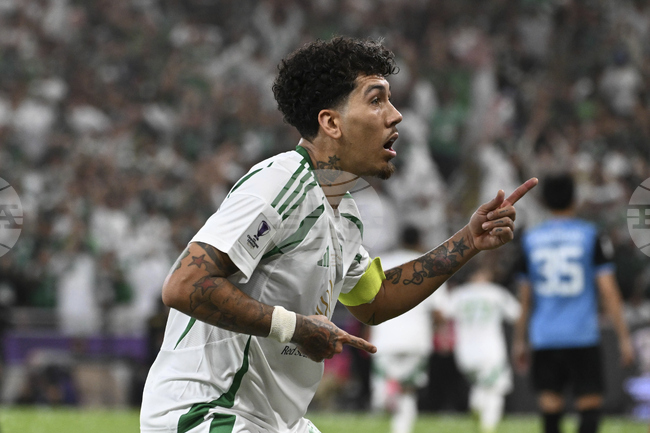 Фирмино напуска Ал-Ахли, за да се присъедини към катарския Ал-Сад с двугодишен договор