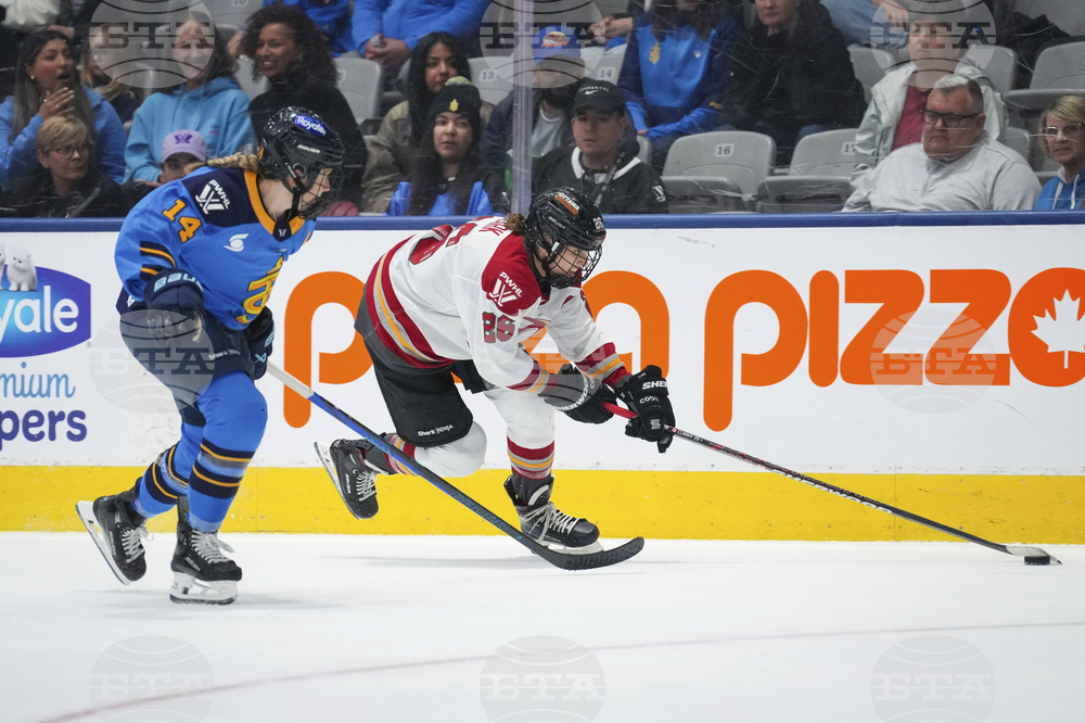 PWHL Charges Sceptres Hockey