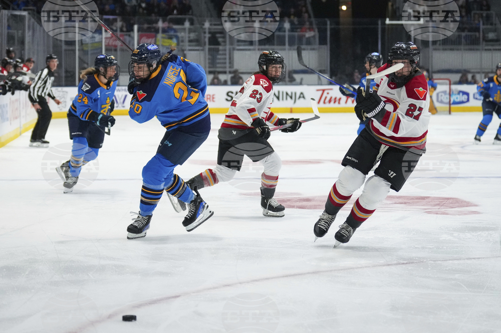 PWHL Charges Sceptres Hockey