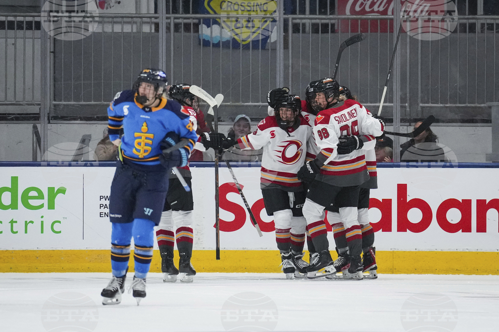 PWHL Charges Sceptres Hockey