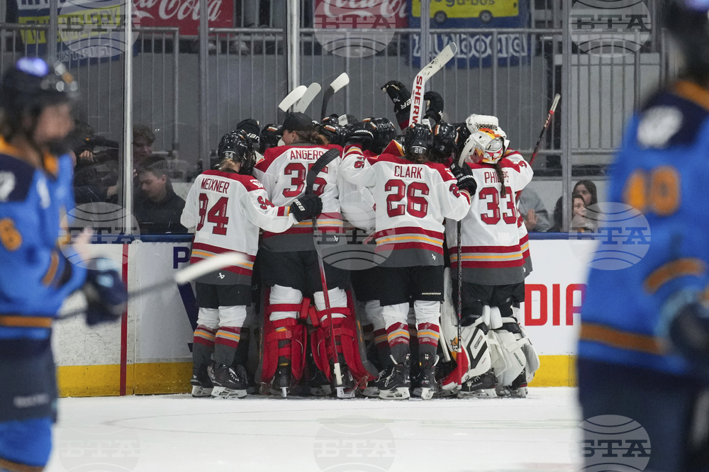 PWHL Charges Sceptres Hockey