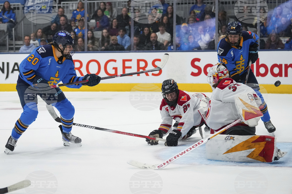 PWHL Charges Sceptres Hockey