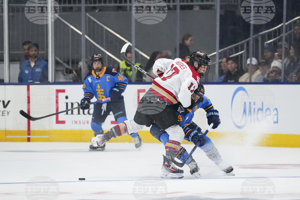 PWHL Charges Sceptres Hockey