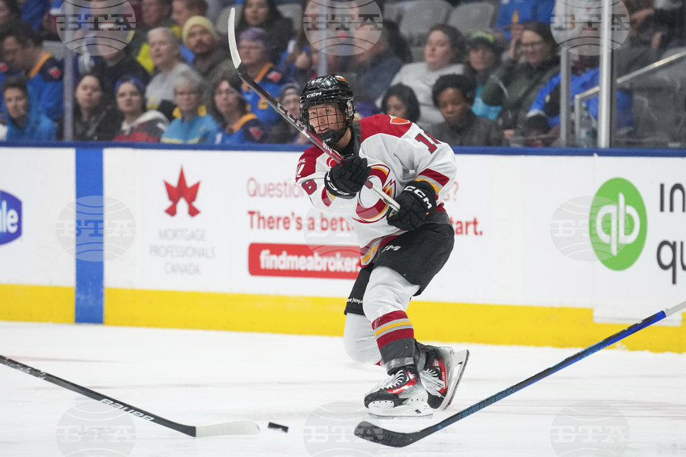 PWHL Charges Sceptres Hockey