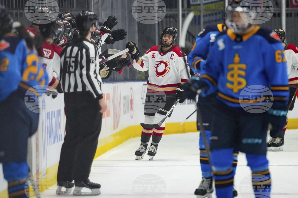 PWHL Charges Sceptres Hockey