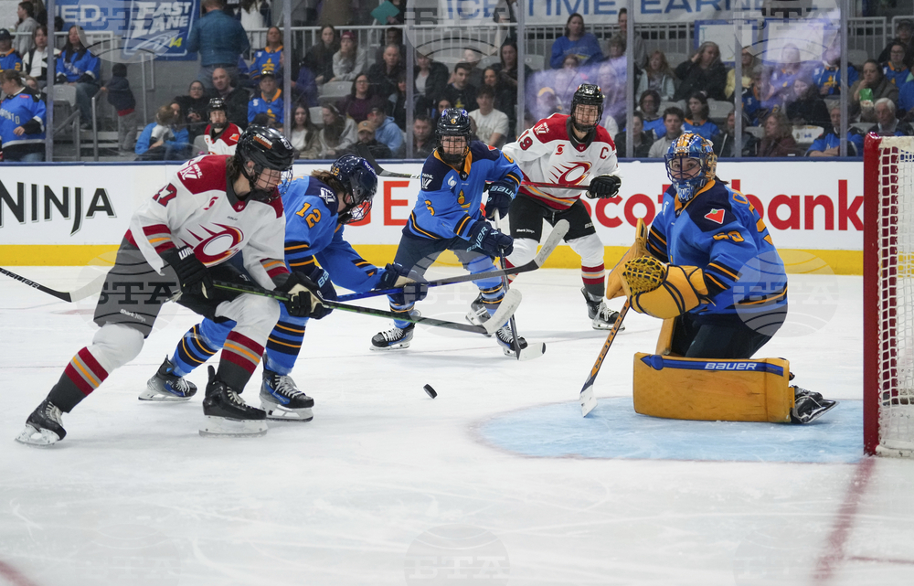 PWHL Charges Sceptres Hockey