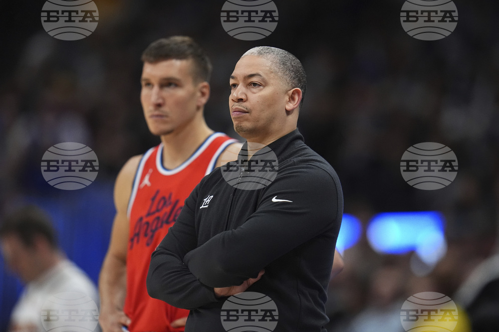 Треньорът на Лос Анджелис Клипърс Тайрън Лу към Богдан Богданович: "Няма да се откажем от теб по никакъв начин"