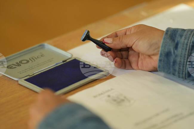 Румънците от диаспората започнаха да гласуват на втория тур на президентските избори 