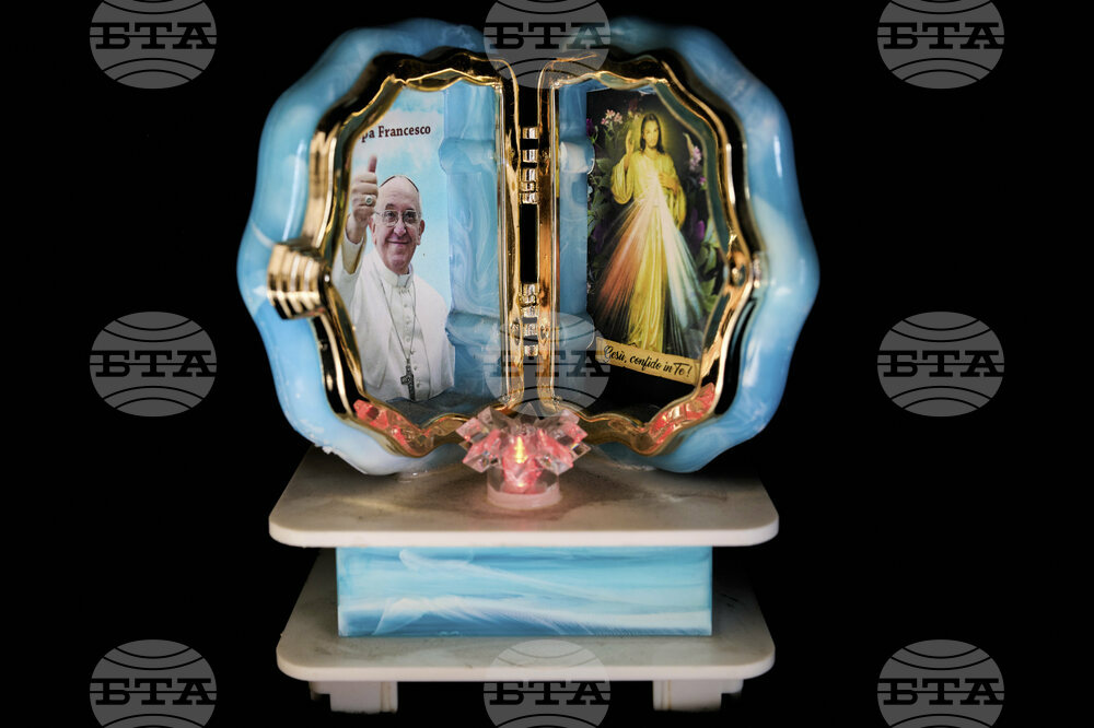 Vatican Conclave Souvenirs Photo Gallery