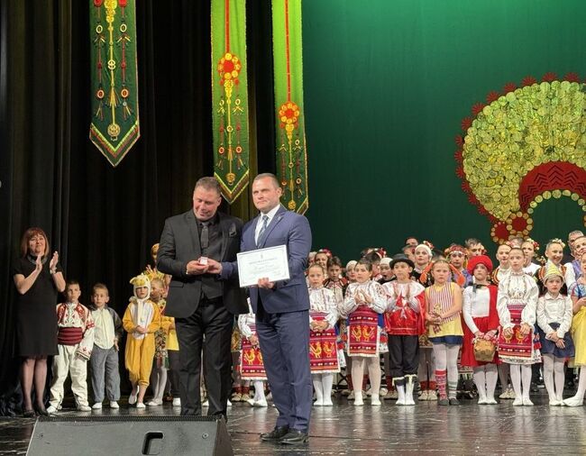 Община Русе: Отличия от президента, кмета и Съюза на музикалните и танцови дейци заслужиха ФТТ „Найден Киров“ и Богдан Донев 