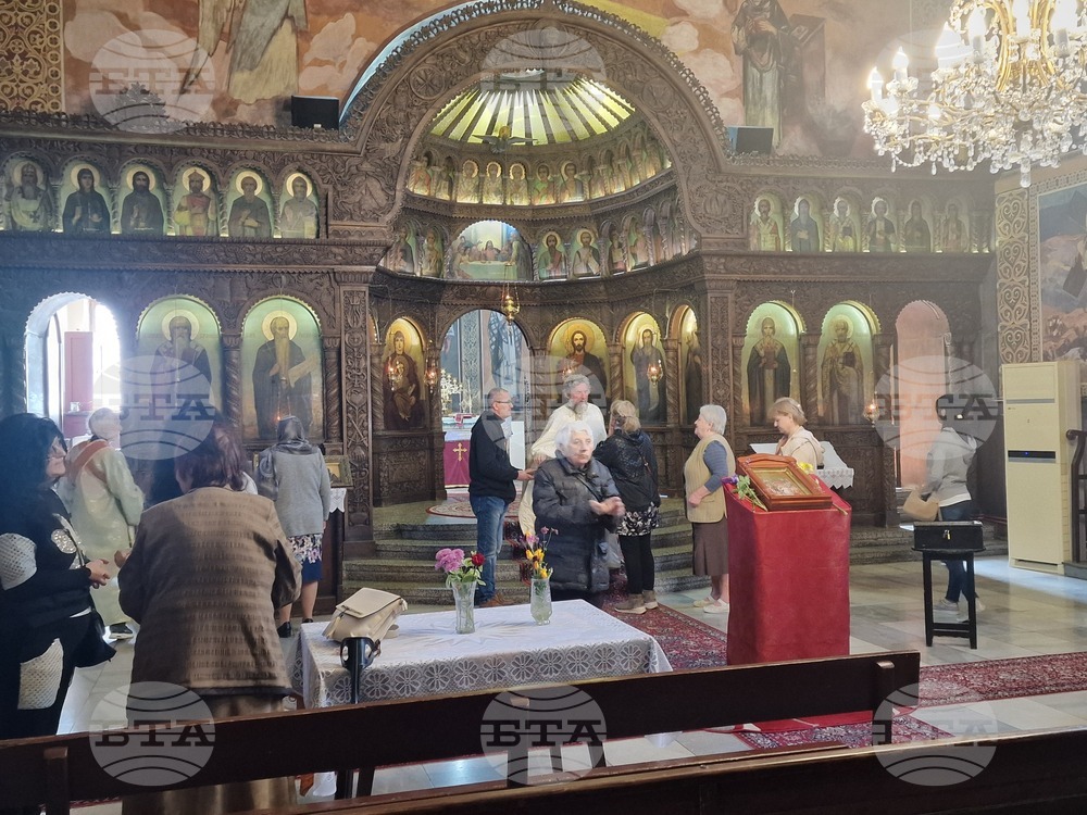 Третата неделя на Възкресение е денят на жените-християнки, отбеляза в проповедта си отец Славчо Проданов от Търговище