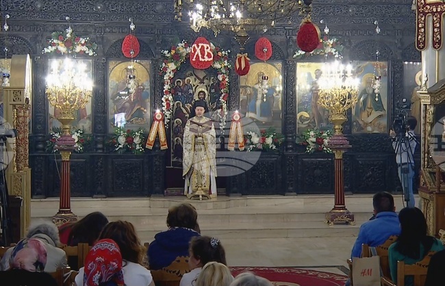 Прославянето на жените мироносици помага да разберем за незримия труд, който носят жените в обществото, каза архимандрит Максим