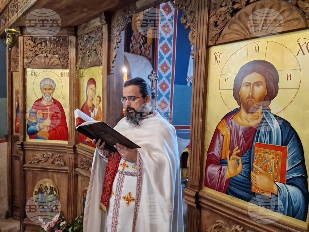 Възкресението не може да се обясни, както не може да се обяснят любовта или милостта, каза отец Давид във великотърновския храм „Св. Мина“