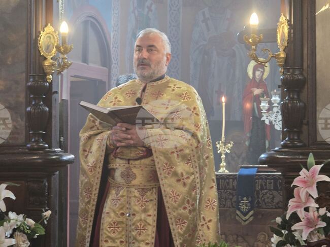 От жените зависи нашето оцеляване и бъдеще като християнска нация, каза отец Велико в добричкия храм "Света Троица"