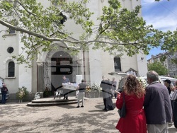 Стотици колеги, приятели и почитатели изпратиха в последния му път певеца от Музикалния театър Богомил Спиров в столичния храм „Св. Вмчк. Георги Победоносец“. Снимка: Ваня Сухарова/БТА