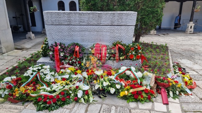 Bulgarian Delegation Pays Tribute at Gotse Delchev's Grave in Skopje
