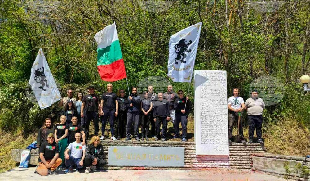 „Възраждане“ почисти антифашисткия паметник край Камчия след поредната вандалска проява