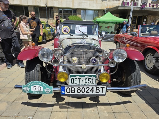 Първият ретро парад в Ловеч събра двеста превозни средства 