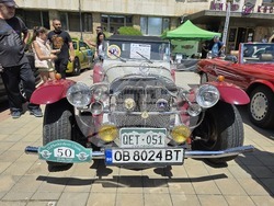 Ловеч - автомобили - ретро парад