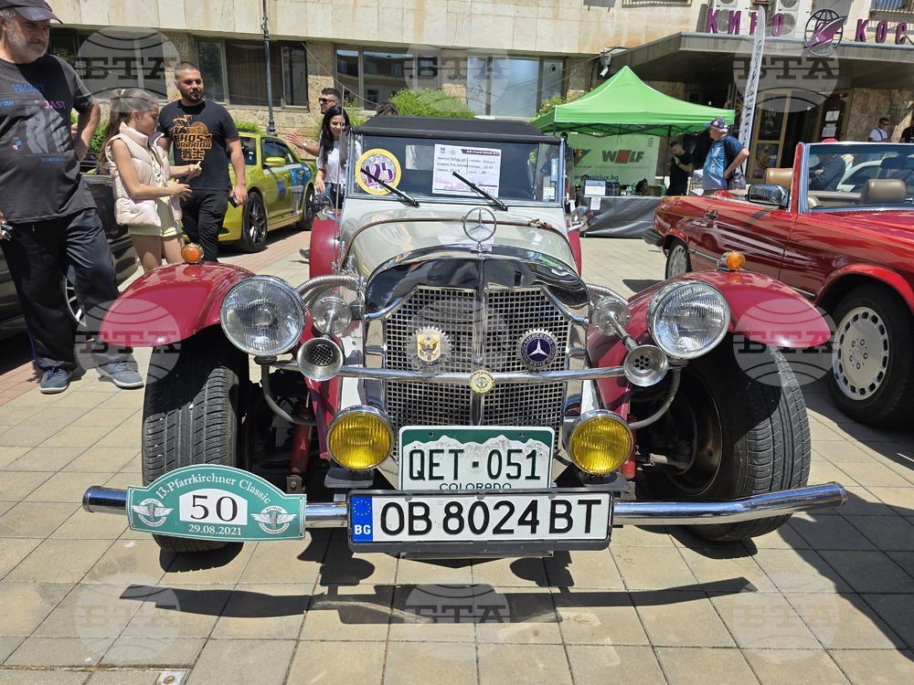 Ловеч - автомобили - ретро парад