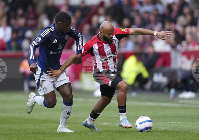 Манчестър Юнайтед представи Мбемо