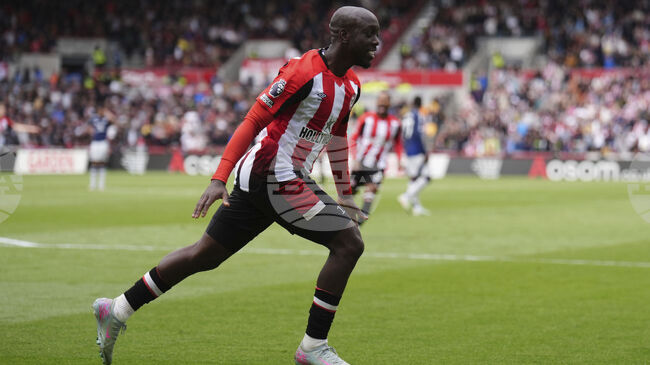 Нападателят Йоан Уиса вече тренира с отбора на Нюкасъл