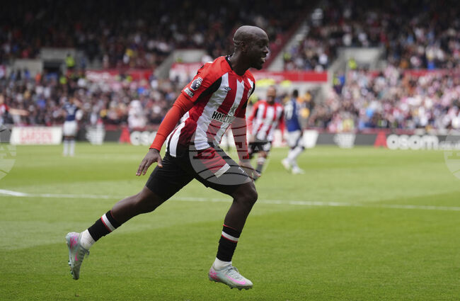 Нападателят Йоан Виса ще пропусне старта на сезона за Брентфорд заради неясно бъдеще