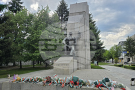 Гоце Делчев - Гоце Делчев - паметник 