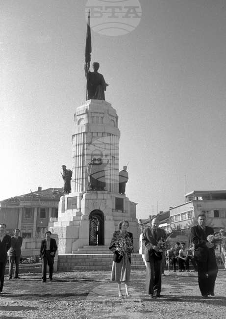 Паметникът „Майка България" във Велико Търново