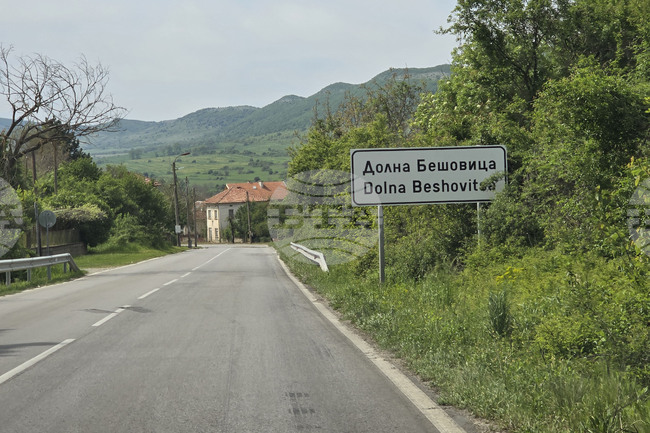 Ограничено е движението по пътя Роман - Мездра при село Долна Бешовица, съобщават от Агенция "Пътна инфраструктура"