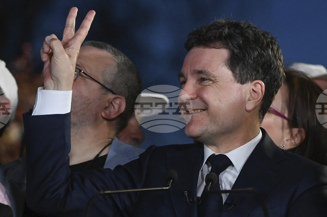 Кандидатът за президент на Румъния Никушор Дан се класира за втори тур, според резултати при над 97 процента обработени протоколи