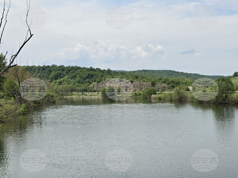 Проверка на Регионалната инспекция по околната среда и водите установи филм от нефтопродукти по повърхността на река Искър
