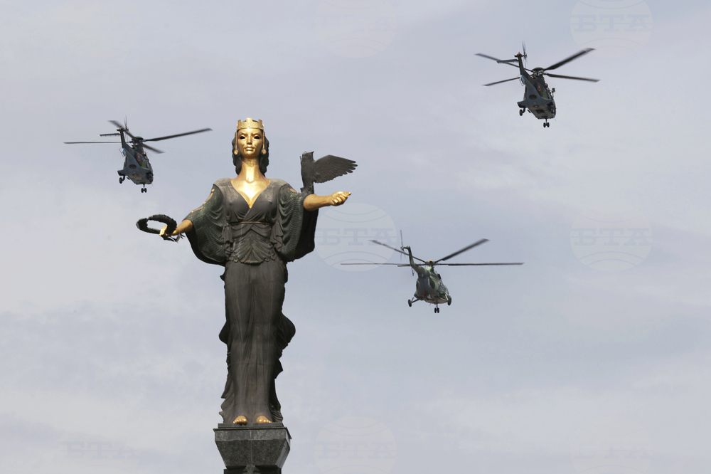 Вертолети - подготовката и провеждането на военния парад на 6 май