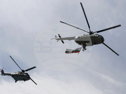 Вертолети - подготовката и провеждането на военния парад на 6 май