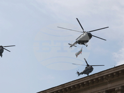 Вертолети - подготовката и провеждането на военния парад на 6 май