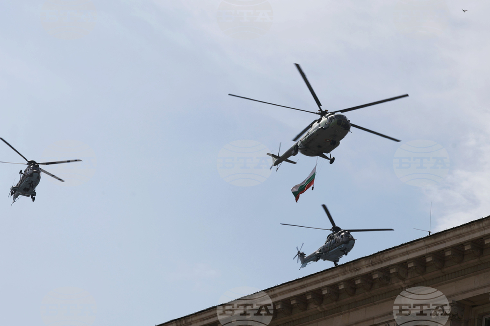 Вертолети - подготовката и провеждането на военния парад на 6 май