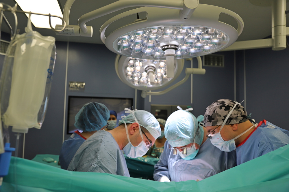 Мъж с шанс за нов живот след среднощна чернодробна трансплантация във ВМА