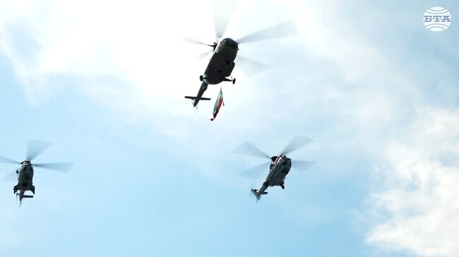 Военни вертолети прелетяха над София като част от подготовката за парада на 6 май