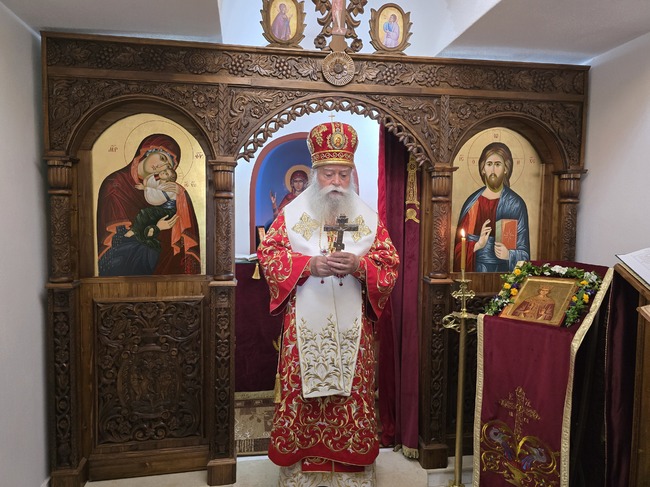 Ловчанският митрополит освети параклис, посветен на света великомъченица Ирина, в село Йоглав