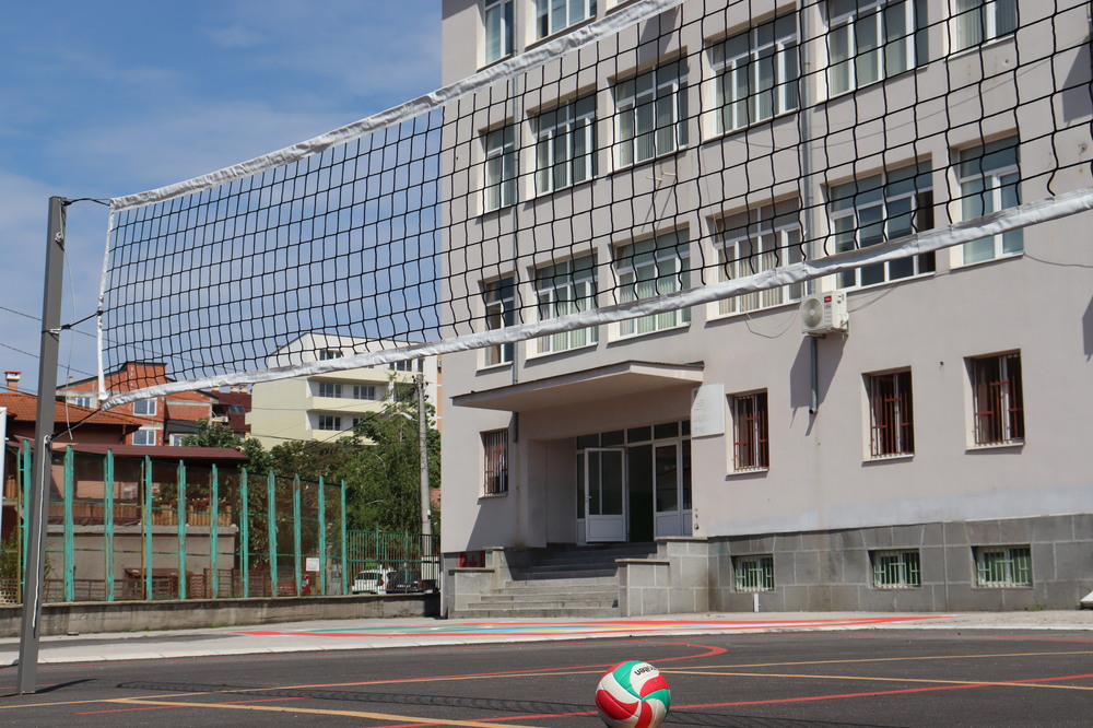 Училище „Св. св. Кирил и Методий“ в Хасково отбелязва 140 години от създаването си с откриване на обновена спортна площадка