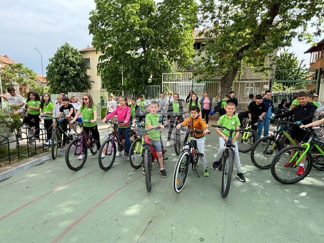 В Трето основно училище "Гоце Делчев" в Петрич се проведе велофест