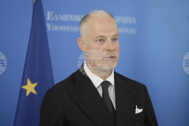 МТИ: Унгарските военни помагат на Албания срещу горските пожари, заяви унгарският министър на отбраната