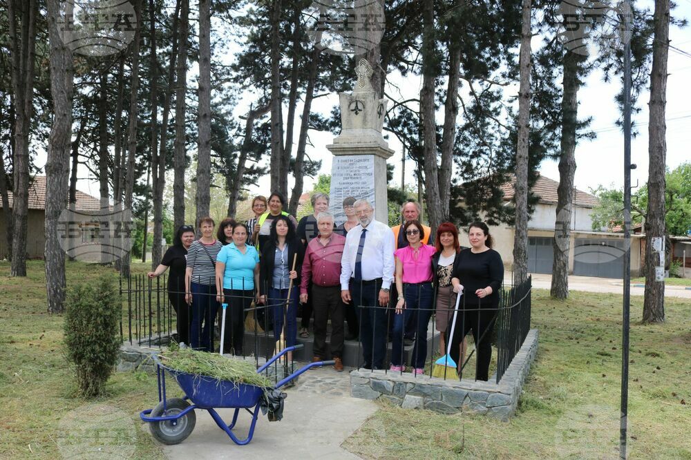 ОА Русе: Предпразнично почистиха исторически паметници в Русенско. Инициативата е на областния управител Драгомир Драганов