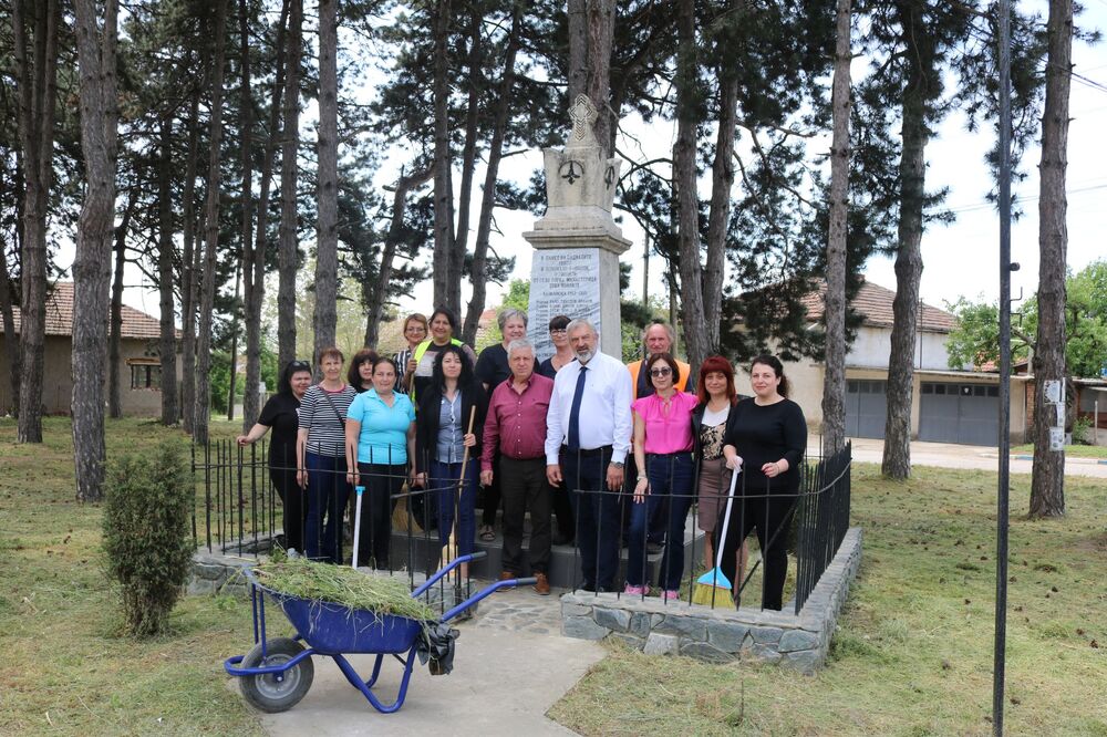 ОА Русе: Предпразнично почистиха исторически паметници в Русенско. Инициативата е на областния управител Драгомир Драганов
