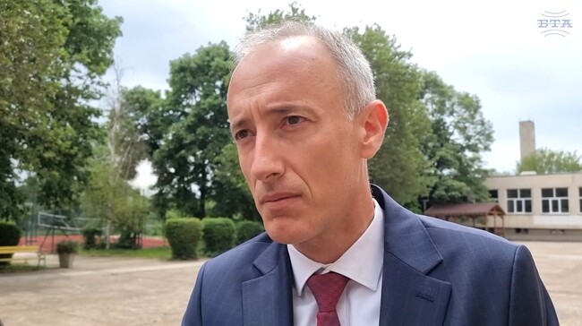 Предметът по добродетели и религии може да бъде въведен най-рано през учебната 2026/2027 година, каза министър Красимир Вълчев